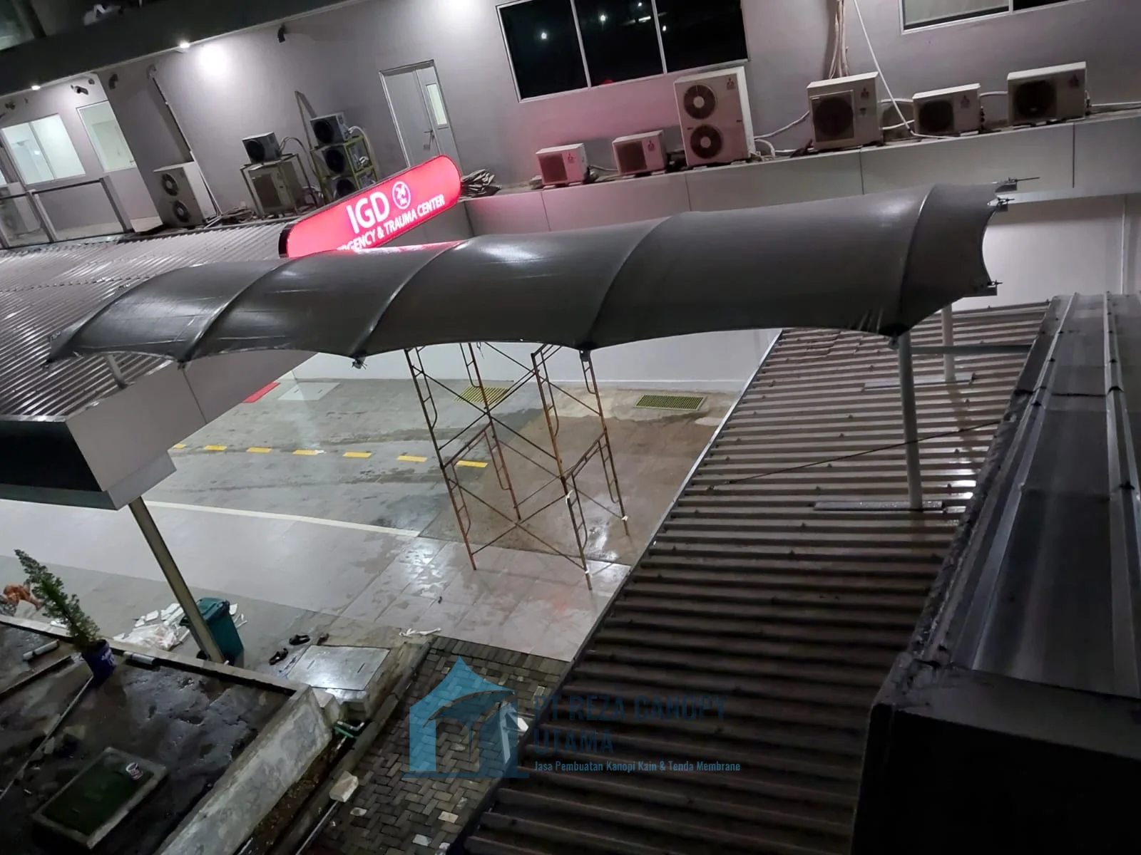 Pemasangan Kanopi Membrane Untuk Pejalan Kaki di Sentral Medika Hospital Gempol Cirebon