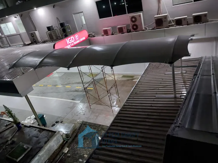 Pemasangan Kanopi Membrane Untuk Pejalan Kaki di Sentral Medika Hospital Gempol Cirebon